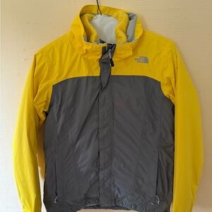 3 in 1 women’s North Face ski jacket. Comes with hood
